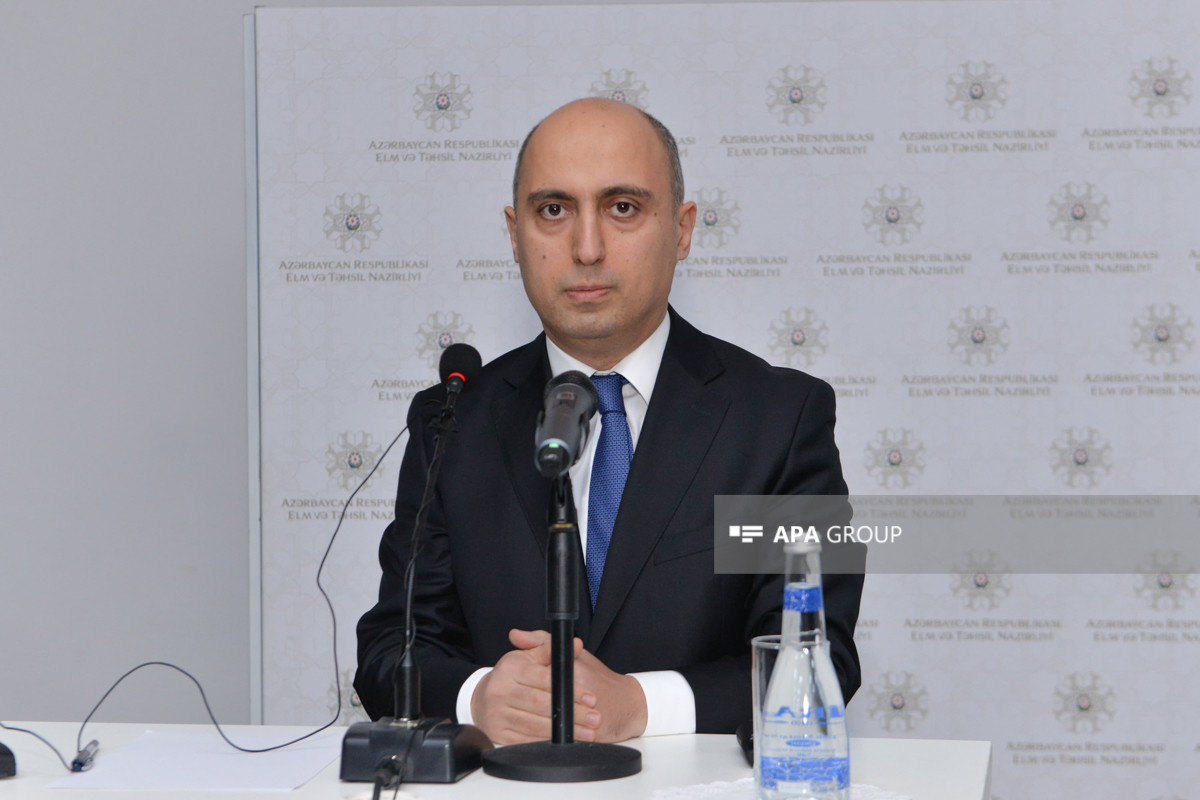 Məktəblərdə dövlət hesabına ingilis dili bölmələrinin yaradılması gündəmdə deyil
