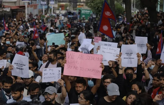 Nepal ordusu və etirazçılar yeni Baş nazirin seçilməsini müzakirə edir