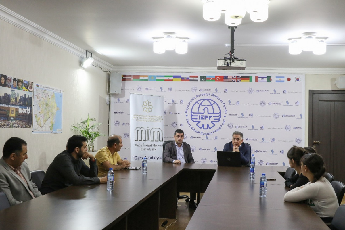 "Qərbi Azərbaycana qayıdış: hüquqi-siyasi imkanlar" mövzusunda dəyirmi masa təşkil olunub