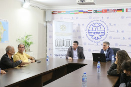 "Qərbi Azərbaycana qayıdış: hüquqi-siyasi imkanlar" mövzusunda dəyirmi masa təşkil olunub
