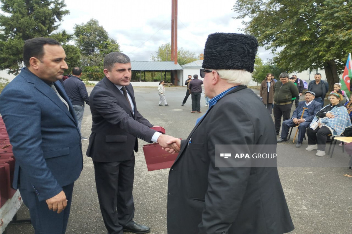 Növbəti köç karvanı Ağdərənin Həsənriz kəndinə çatıb, açarlar təqdim olunub - FOTO  - VİDEO  - YENİLƏNİB-1 