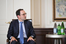 İlham Əliyev Nyu-Yorkda “Blackstone” şirkətinin prezidenti və baş əməliyyat direktoru Conatan Qrey ilə görüşüb