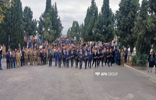 Gəncədə Anım Günü keçirilir - FOTO 