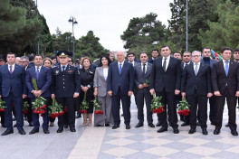 Sumqayıtda 27 Sentyabr – Anım Günü münasibətilə şəhidlərin xatirəsi yad edilib - FOTO 