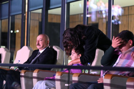 Prezident İlham Əliyev və Mehriban Əliyeva Gəncədə MDB Oyunlarının açılışında şəhid övladları ilə görüşüb