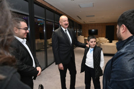 Prezident İlham Əliyev və Mehriban Əliyeva Gəncədə MDB Oyunlarının açılışında şəhid övladları ilə görüşüb