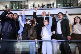 Prezident İlham Əliyev və Mehriban Əliyeva Gəncədə MDB Oyunlarının açılışında şəhid övladları ilə görüşüb