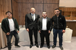 Prezident İlham Əliyev və Mehriban Əliyeva Gəncədə MDB Oyunlarının açılışında şəhid övladları ilə görüşüb