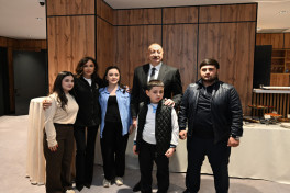 Prezident İlham Əliyev və Mehriban Əliyeva Gəncədə MDB Oyunlarının açılışında şəhid övladları ilə görüşüb