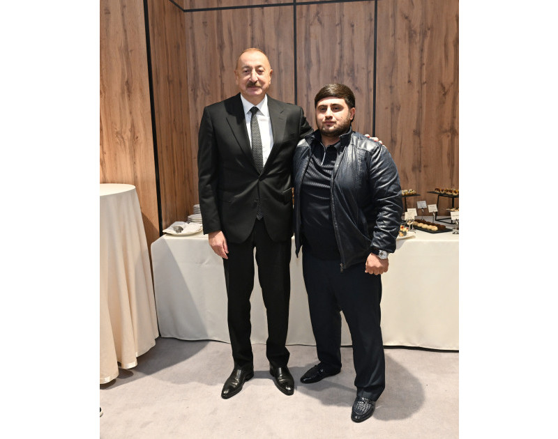 Prezident İlham Əliyev və Mehriban Əliyeva Gəncədə MDB Oyunlarının açılışında şəhid övladları ilə görüşüb