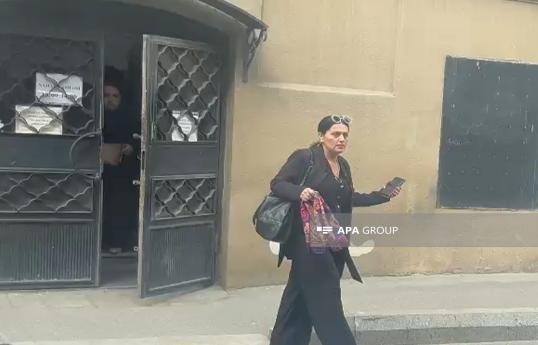 "Lombard Xəyal"ın məhkəməsində Elza Seyidcahan ifadə verib