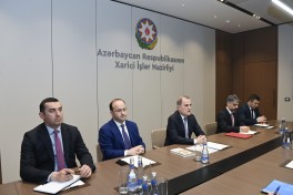 Hindistanın yeni səfiri etimadnaməsinin surətini Ceyhun Bayramova təqdim edib