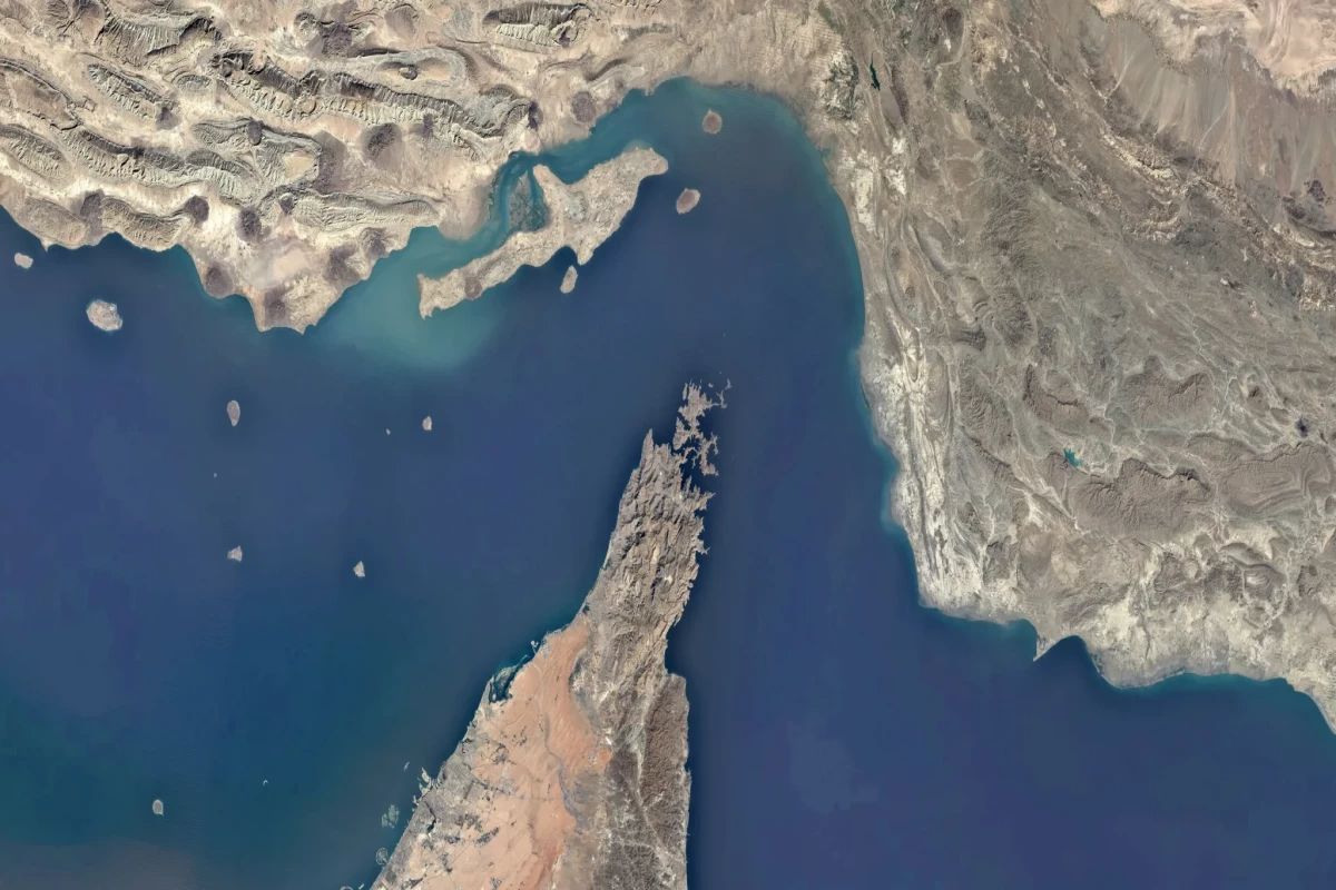 Rəsmi Tehran Hörmüz boğazından istifadə etmək istəyən ölkələri İranla müqavilə bağlamağa çağırıb
