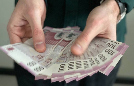Bank əmanətçilərinin depozit gəlirləri 19% artıb