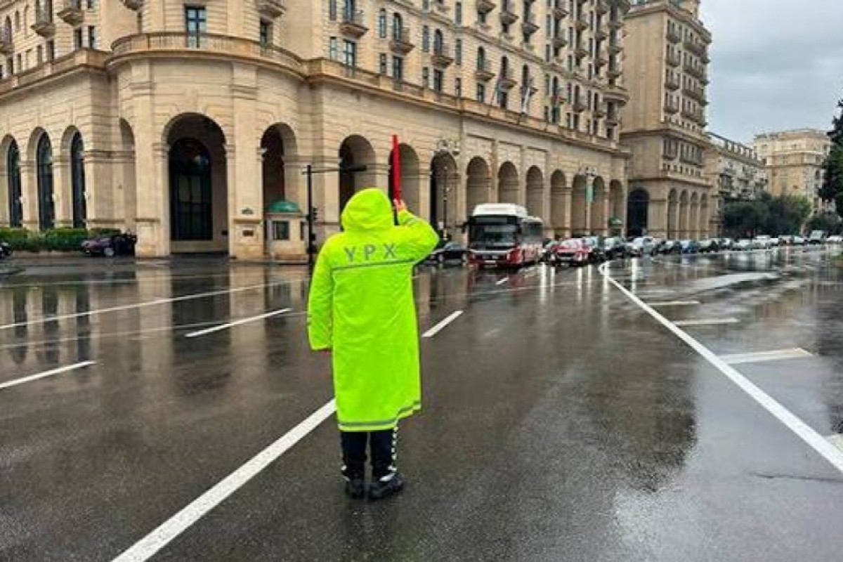 Yol polisi yağışlı hava ilə bağlı hərəkət iştirakçılarına müraciət edib