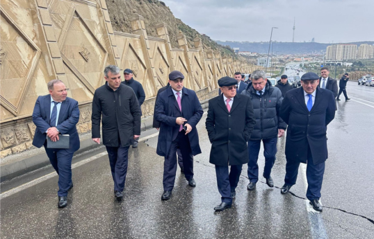 Kəmaləddin Heydərov Bibiheybət yolunda yaranmış sürüşmə təhlükəsi ilə əlaqədar ərazidə olub - VİDEO 