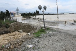 FHN Xızıda Sitalçay kəndində təxliyə işləri aparır - FOTO 