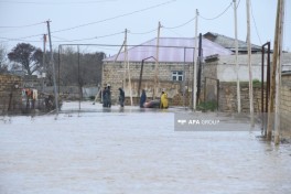 FHN Xızıda Sitalçay kəndində təxliyə işləri aparır - FOTO 