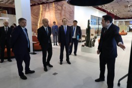 Emin Əmrullayev qazaxıstanlı həmkarı ilə görüşüb