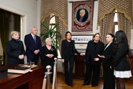 Mehriban Əliyeva Tbilisidə Mirzə Fətəli Axundzadə adına Azərbaycan Mədəniyyəti Muzeyi ilə tanış olub - FOTO 