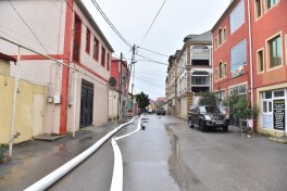 Xətaidə kollektorun üzərində tikilən ev sökülüb, xəttin bərpasına başlanılıb