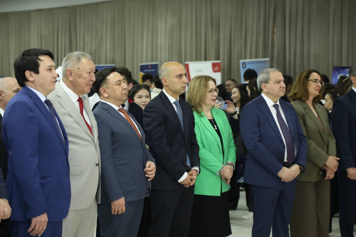 Emin Əmrullayev Qazaxıstanda “Study in Azerbaijan” beynəlxalq təhsil sərgisi ilə tanış olub