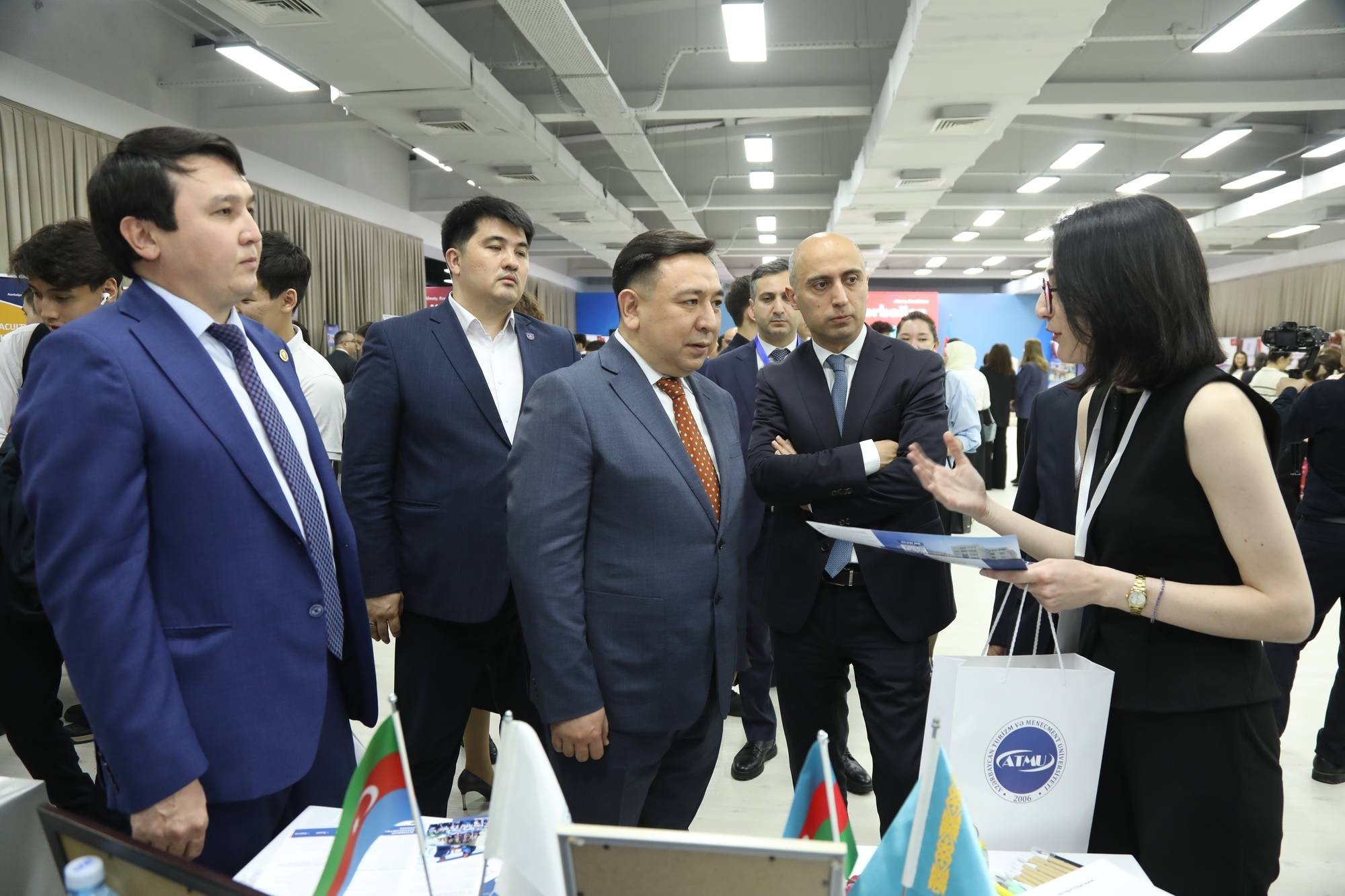Emin Əmrullayev Qazaxıstanda “Study in Azerbaijan” beynəlxalq təhsil sərgisi ilə tanış olub