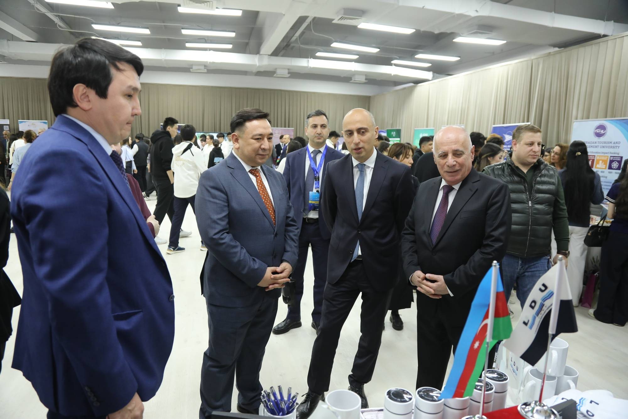 Emin Əmrullayev Qazaxıstanda “Study in Azerbaijan” beynəlxalq təhsil sərgisi ilə tanış olub