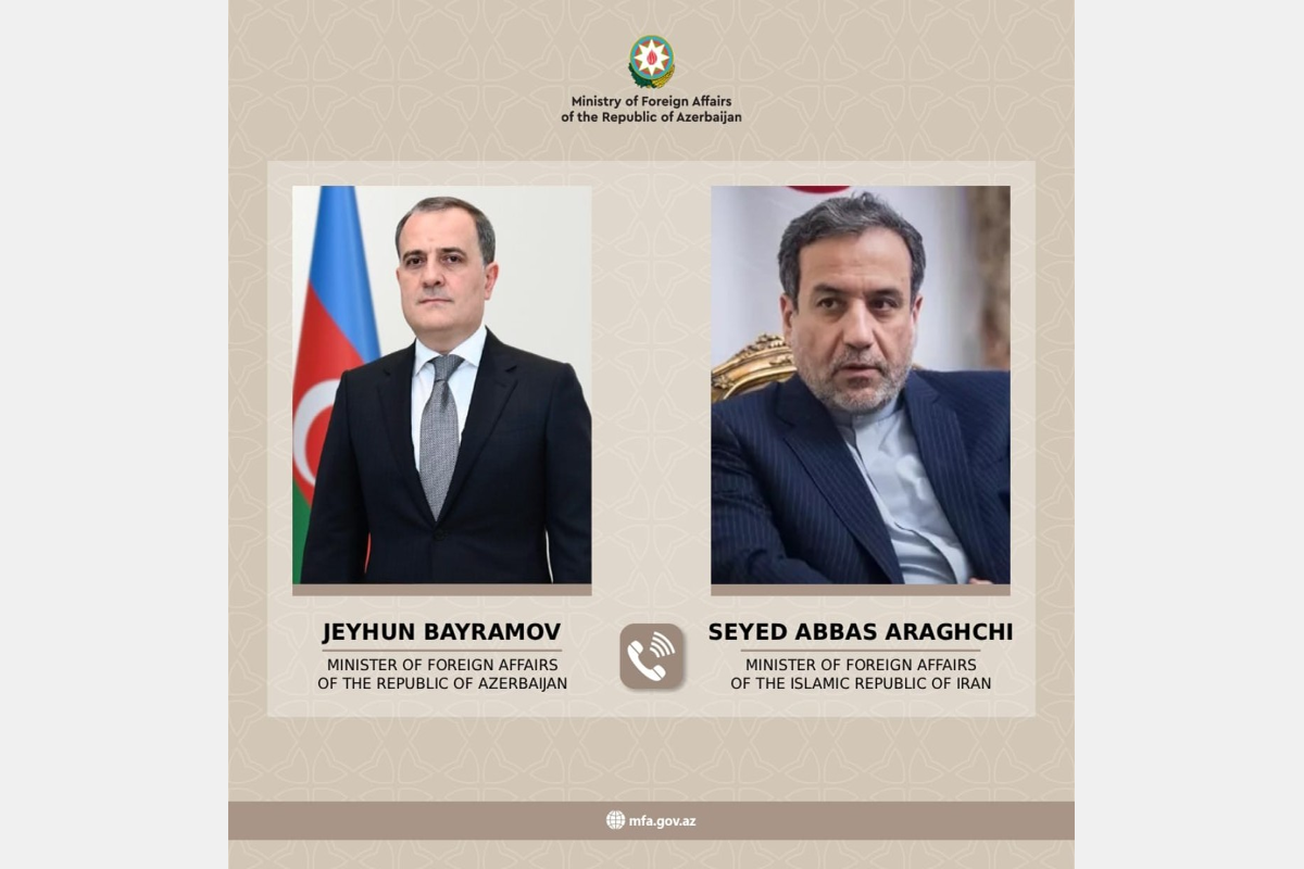 Azərbaycan Respublikasının xarici işlər naziri Ceyhun Bayramov və  İran İslam Respublikasının xarici işlər naziri Seyid Abbas Əraqçi