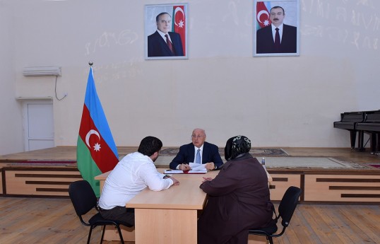 Zakir Fərəcov səyyar qəbul keçirib