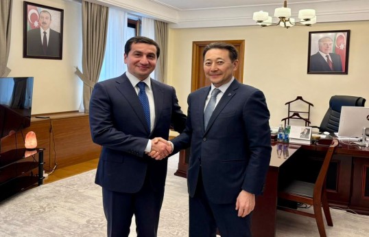 Azərbaycan Prezidentinin köməkçisi - Prezident Administrasiyasının xarici siyasət məsələləri şöbəsinin müdiri Hikmət Hacıyev, Asiyada Qarşılıqlı Fəaliyyət və Etimad Tədbirləri üzrə Müşavirənin (AQEM) Baş katibi Kayrat Sarıbay