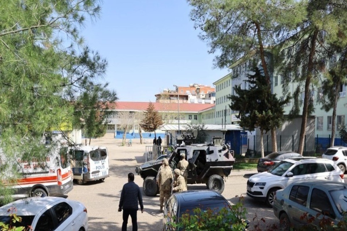 Türkiyədə liseyə silahlı hücum edən məktəbli özünü öldürüb, 16 nəfər yaralanıb - YENİLƏNİB 