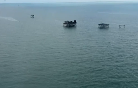 Neft Daşları yaxınlığında balıqçı dənizdə batıb, axtarışa helikopter cəlb olunub - VİDEO 