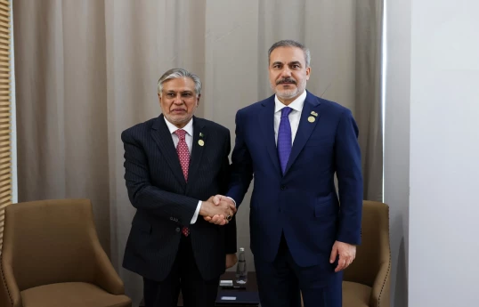 Pakistanın xaric işlər naziri İshaq Dar və Türkiyənin xarici işlər naziri Hakan Fidan