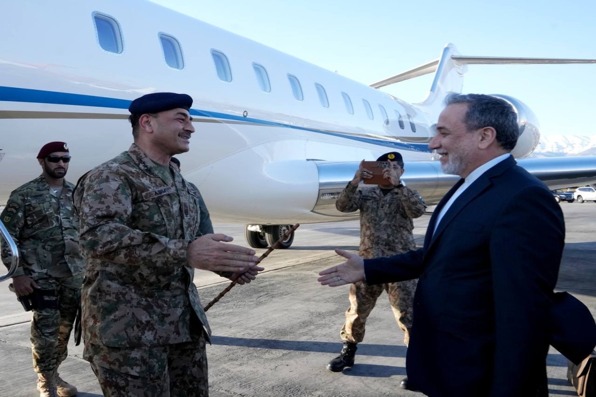 Pakistan ordusunun komandanı Asim Munir və İranın xarici işlər naziri Abbas Əraqçi