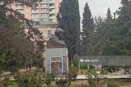 Cəfər Cabbarlının kinostudiyanın həyətindəki büstünün restavrasiyası başa çatıb - FOTO 