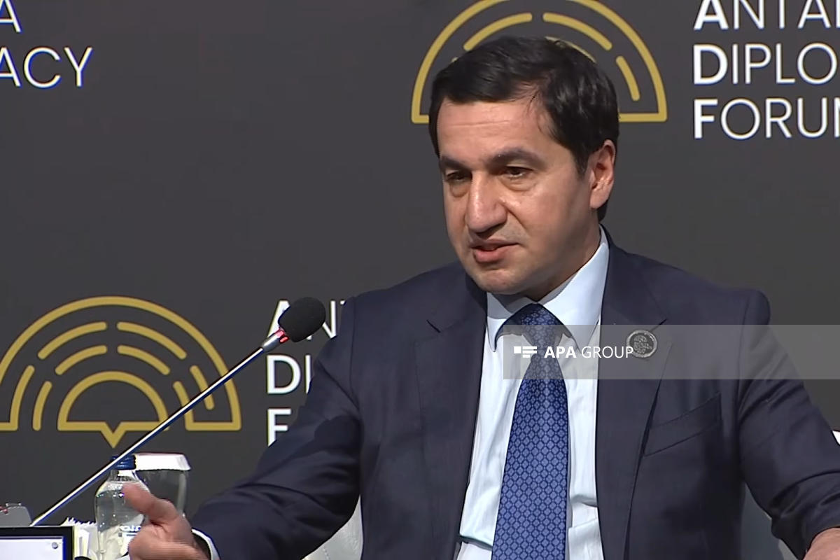 Azərbaycan Respublikası Prezidentinin köməkçisi - Azərbaycan Respublikası Prezidentinin Administrasiyasının Xarici siyasət məsələləri şöbəsinin müdiri Hikmət Hacıyev