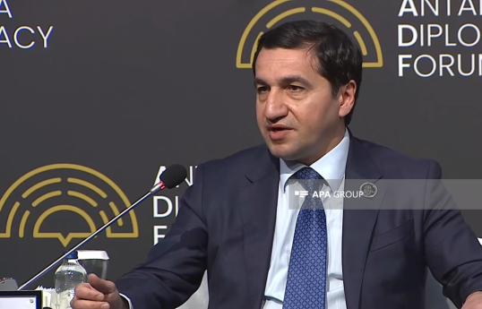Azərbaycan Respublikası Prezidentinin köməkçisi - Azərbaycan Respublikası Prezidentinin Administrasiyasının Xarici siyasət məsələləri şöbəsinin müdiri Hikmət Hacıyev
