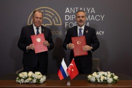Lavrov Antalyada Hakan Fidanla Körfəzdəki vəziyyəti müzakirə edib - YENİLƏNİB 