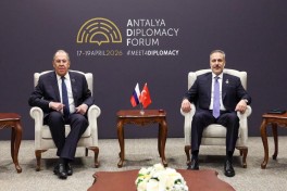 Lavrov Antalyada Hakan Fidanla Körfəzdəki vəziyyəti müzakirə edib - YENİLƏNİB 