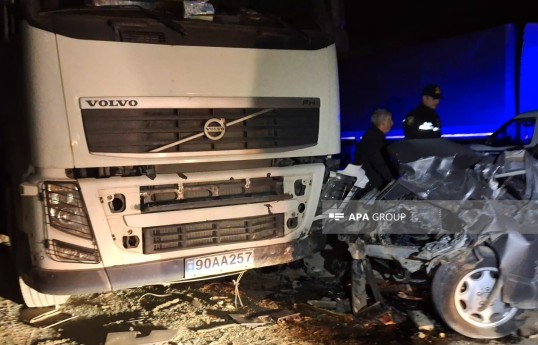 Qazaxda minik avtomobili ilə TIR toqquşub, 3 nəfər xəsarət alıb - FOTO 