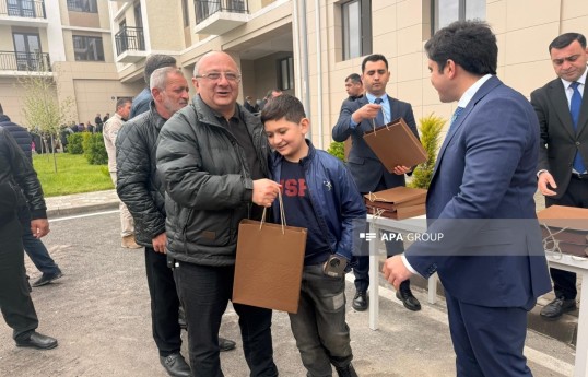 Növbəti köç karvanı Ağdam şəhərinə çatıb, açarlar təqdim olunub- FOTO  - YENİLƏNİB-1 