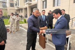 Növbəti köç karvanı Ağdam şəhərinə çatıb, açarlar təqdim olunub- FOTO  - YENİLƏNİB-1 