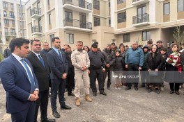 Növbəti köç karvanı Ağdam şəhərinə çatıb, açarlar təqdim olunub- FOTO  - YENİLƏNİB-1 