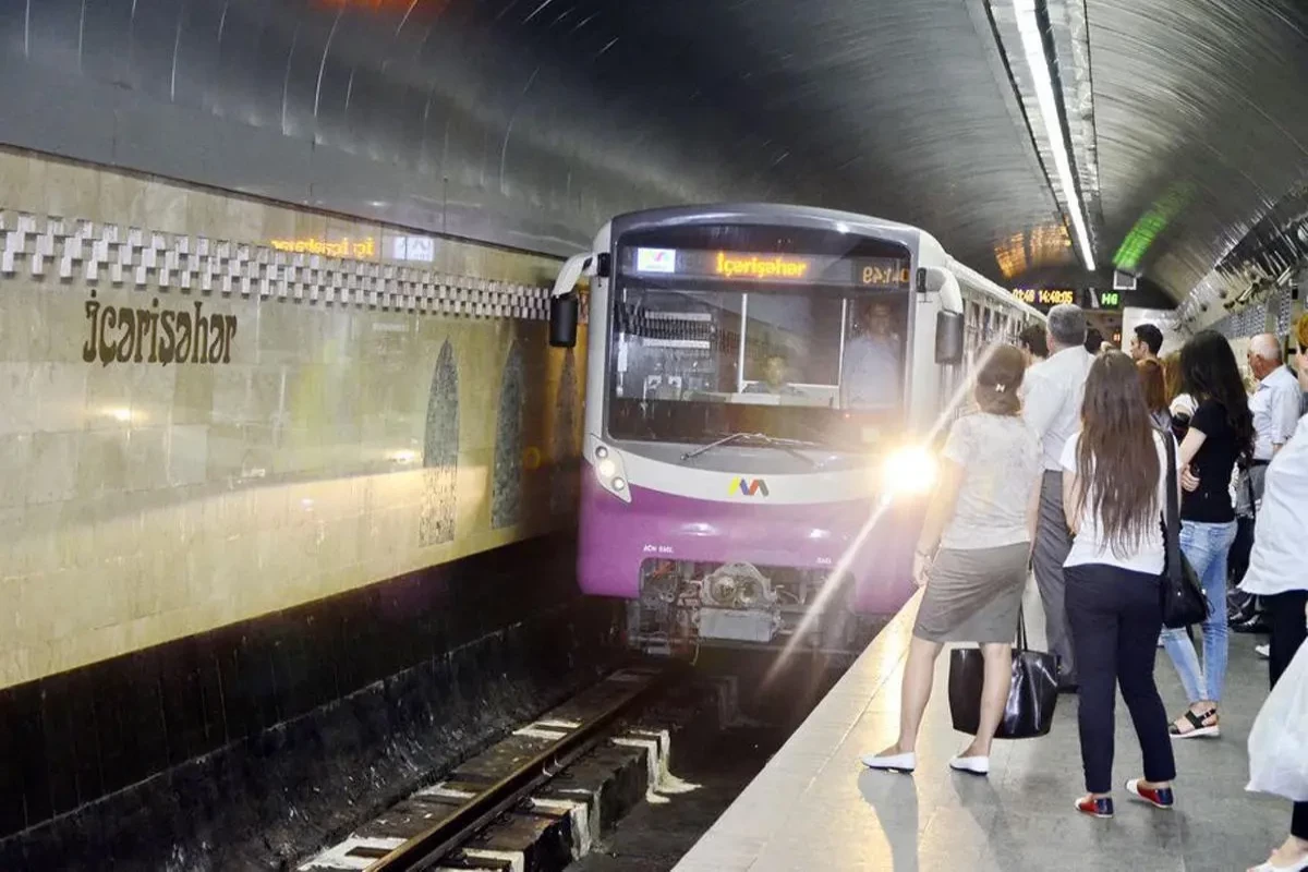 Bakı metrosunda sıxlıq yaranıb