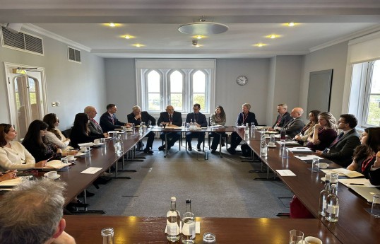 Elçin Əmirbəyov Britaniya rəsmilərini Ermənistanla normallaşma prosesi ilə bağlı məlumatlandırıb
