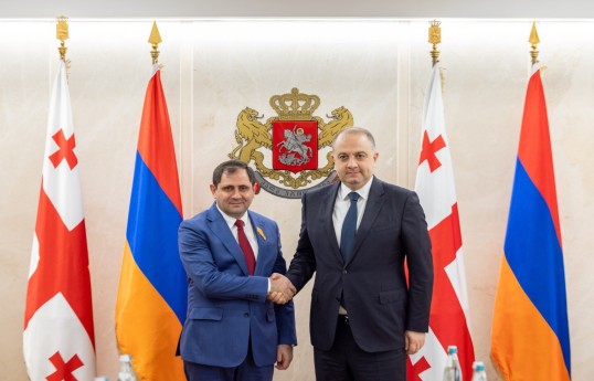 Ermənistan müdafiə naziri Suren Papikyan, Gürcüstanın müdafiə naziri İrakli Çikovani