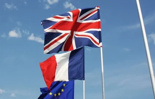 Britaniya Fransada miqrant mərkəzini maliyyələşdirəcək