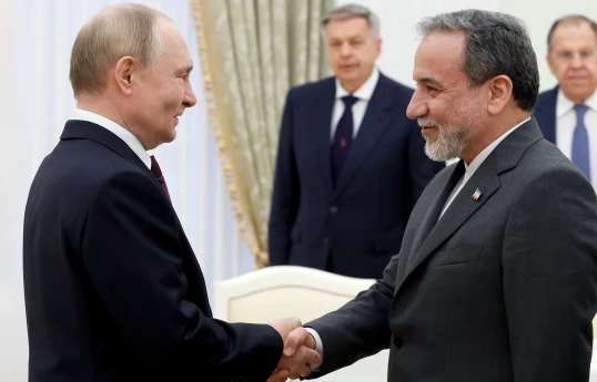 Rusiya Prezidenti Vladimir Putin və İranın xarici işlər naziri Abbas Əraqçi