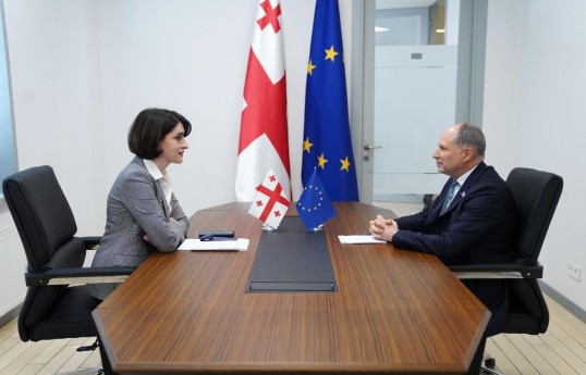 Gürcüstan xarici işlər naziri Maka Boçorişvili və Avropa İttifaqının səfiri Pavel Herçenski